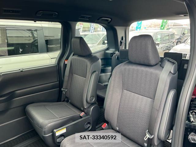 Toyota VOXY 2024-03 231996-9