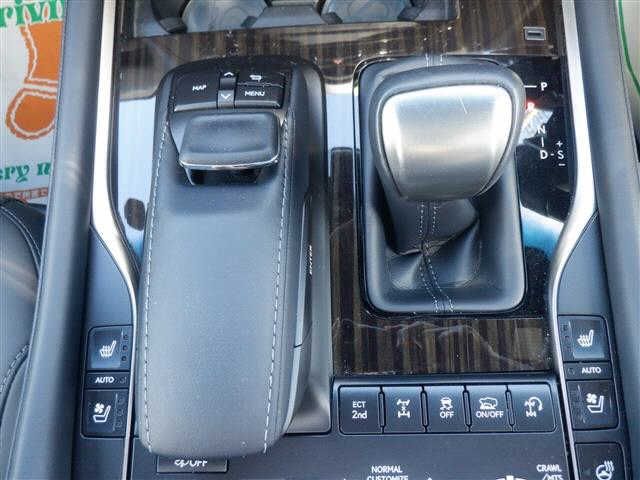 Lexus LX 2021-02 17089-7