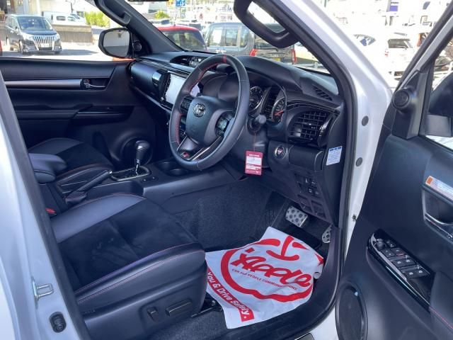Toyota HILUX 2022-04 28114-17