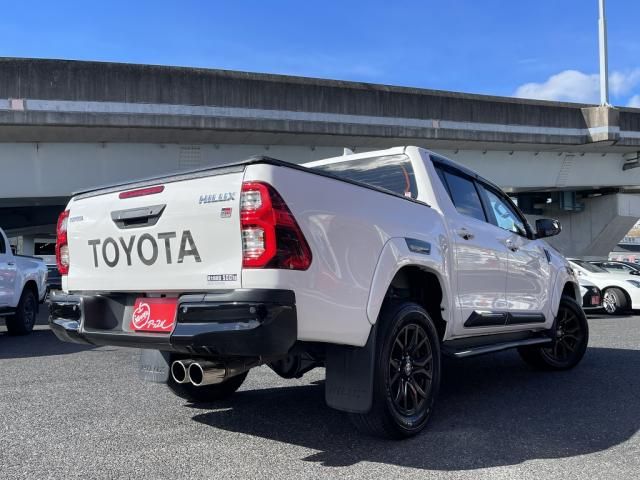 Toyota HILUX 2022-04 28114-2