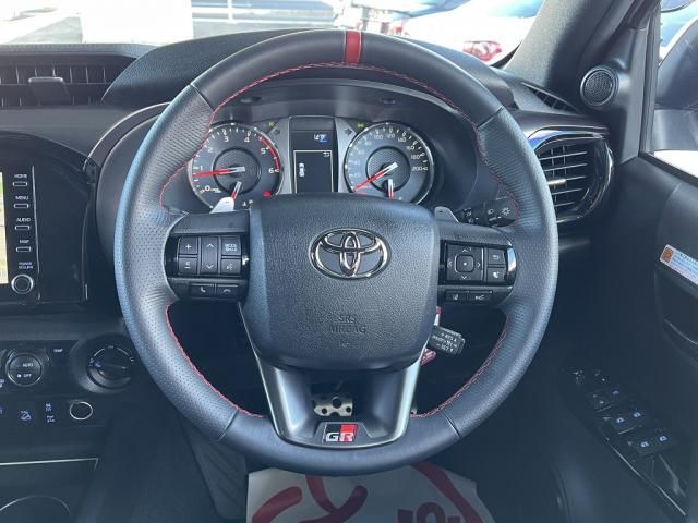Toyota HILUX 2022-04 28114-16