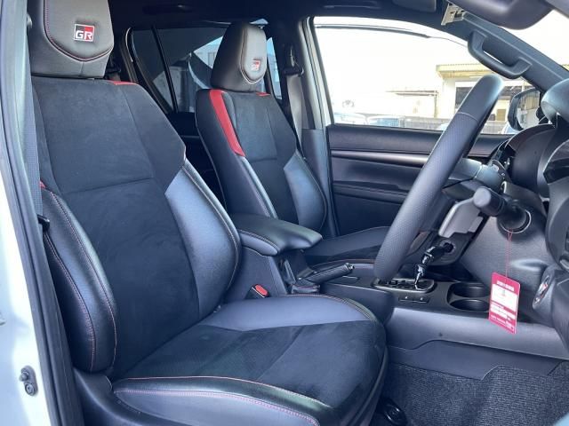 Toyota HILUX 2022-04 28114-18