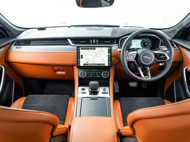 Jaguar F-PACE 2021-10 186826-1