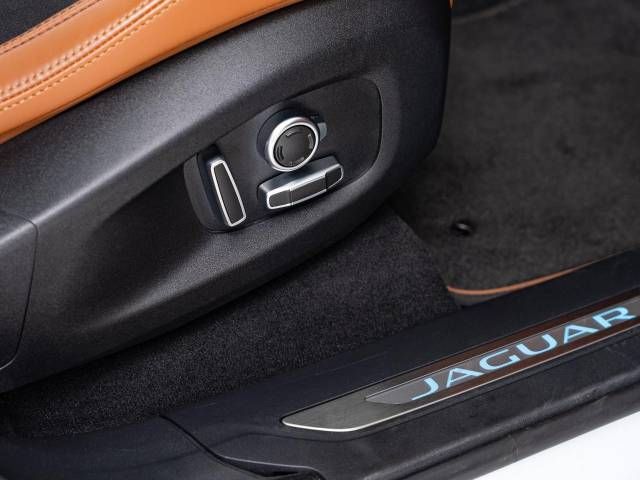 Jaguar F-PACE 2021-10 186826-8
