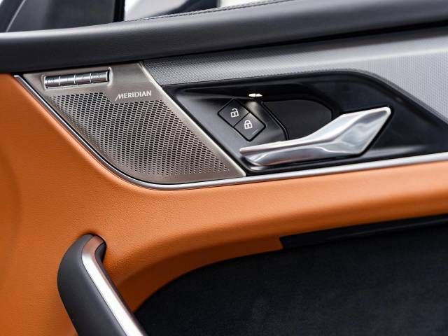 Jaguar F-PACE 2021-10 186826-7