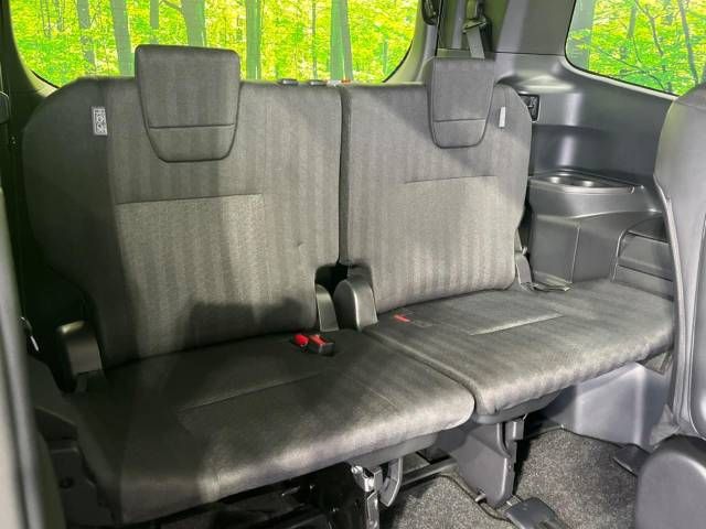 Toyota VOXY 2023-05 184902-9