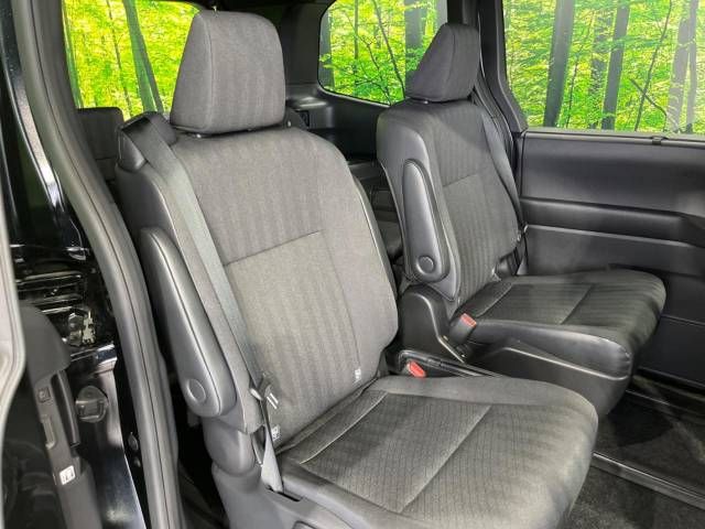 Toyota VOXY 2023-05 184902-8