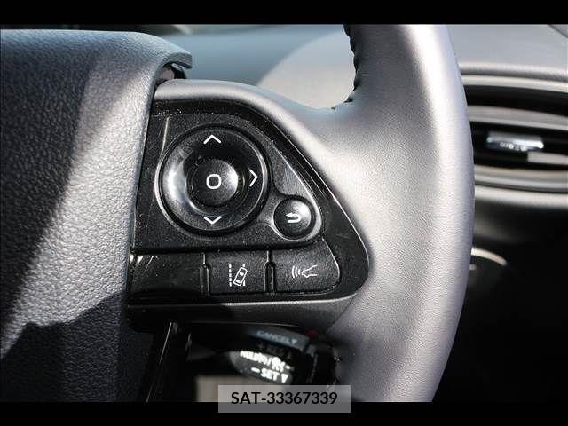 Toyota PRIUS 2022-07 352588-26