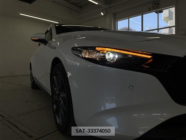 Mazda MAZDA3 2022-10 236395-12