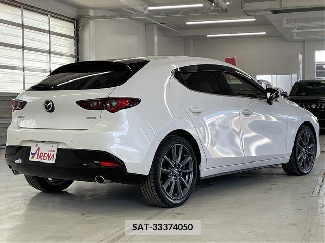 Mazda MAZDA3 2022-10 236395-4