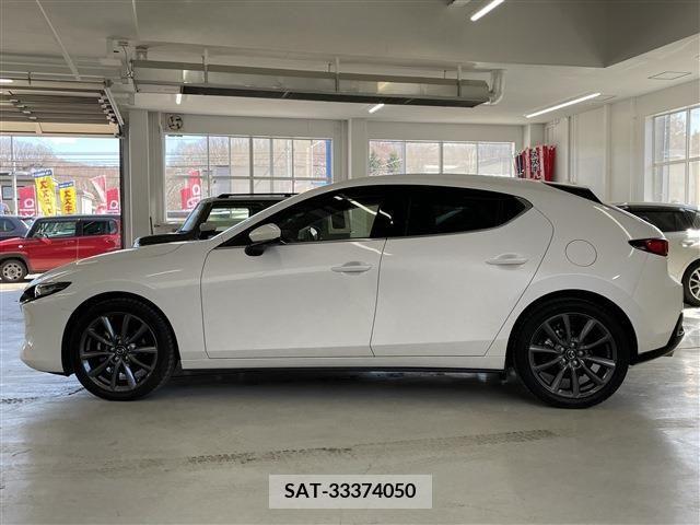 Mazda MAZDA3 2022-10 236395-7