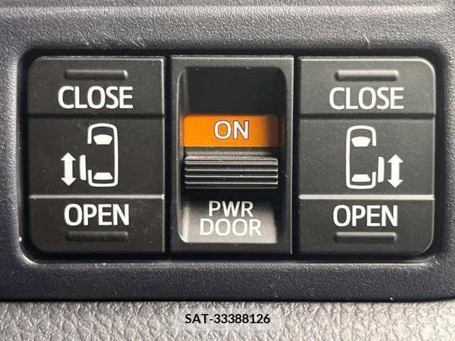 Toyota VOXY 2017-06 321514-6