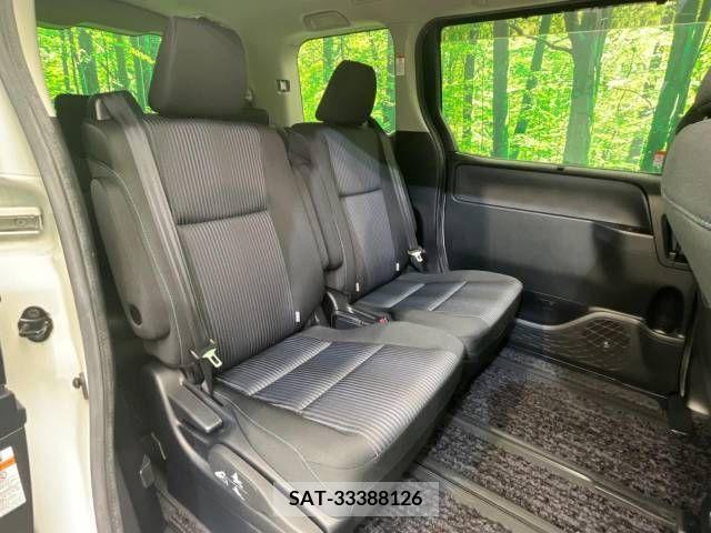 Toyota VOXY 2017-06 321514-9