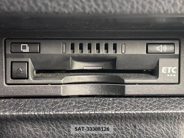Toyota VOXY 2017-06 321514-7