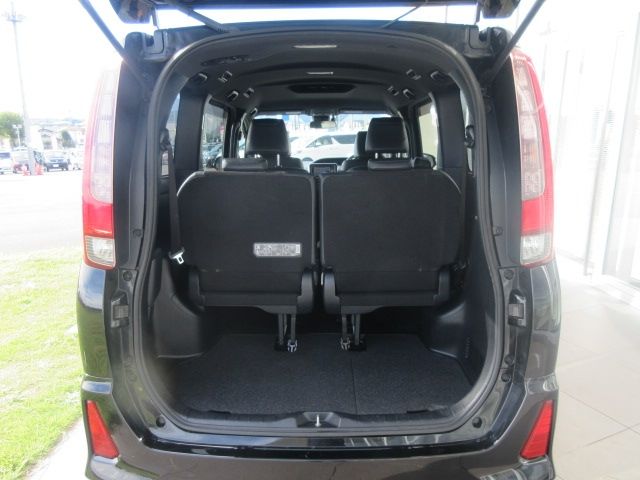 Toyota NOAH HYBRID 2017-03 18810-8