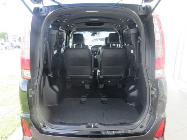 Toyota NOAH HYBRID 2017-03 18810-9