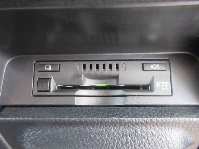 Toyota NOAH HYBRID 2017-03 18810-17