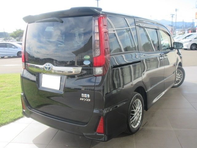 Toyota NOAH HYBRID 2017-03 18810-1