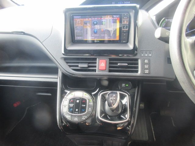 Toyota NOAH HYBRID 2017-03 18810-12
