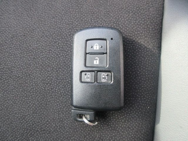 Toyota NOAH HYBRID 2017-03 18810-22