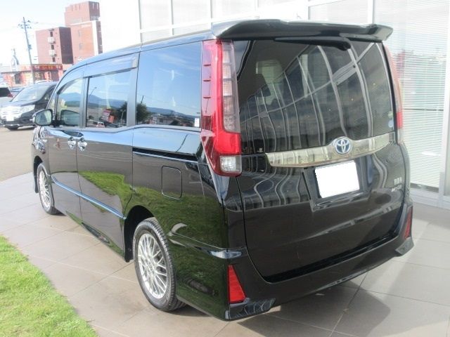 Toyota NOAH HYBRID 2017-03 18810-3