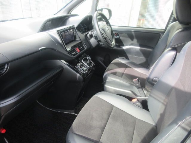 Toyota NOAH HYBRID 2017-03 18810-4