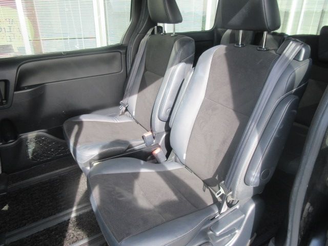 Toyota NOAH HYBRID 2017-03 18810-5
