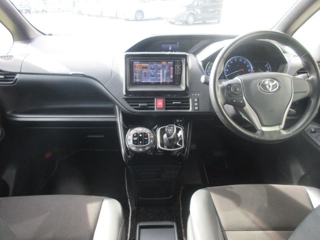 Toyota NOAH HYBRID 2017-03 18810-7