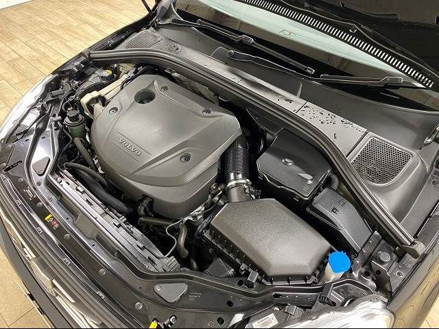 Volvo XC60 2017-01 22422-11