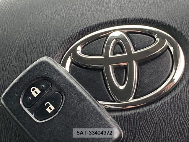Toyota PRIUS 2010-06 221645-11