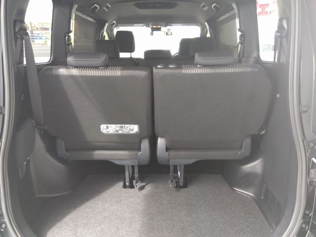 Toyota VOXY 2017-08 20402-21