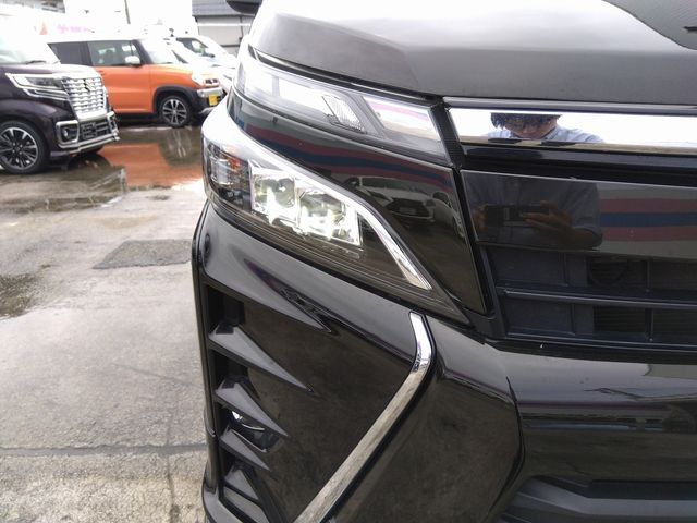 Toyota VOXY 2017-08 20402-26