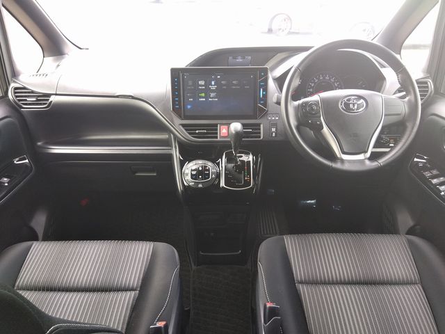 Toyota VOXY 2017-08 20402-2