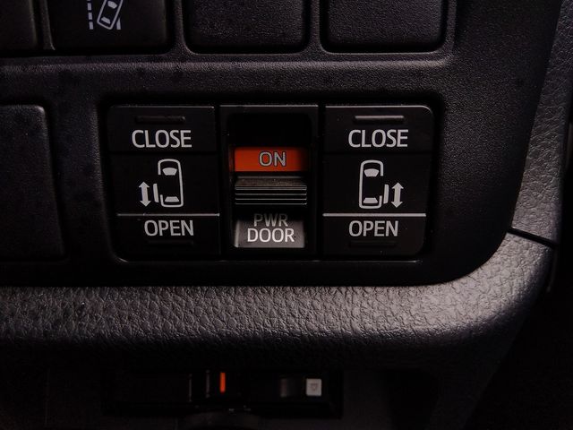 Toyota VOXY 2017-08 20402-11