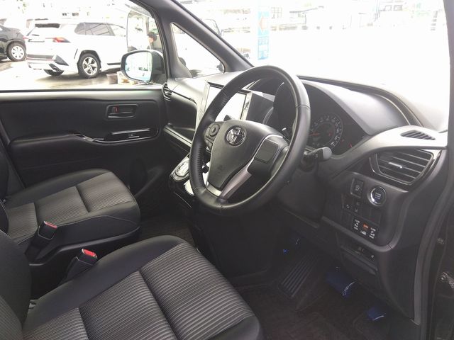Toyota VOXY 2017-08 20402-17