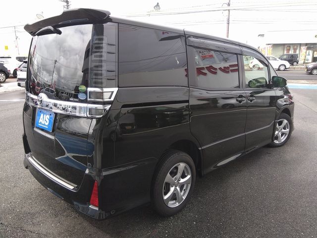 Toyota VOXY 2017-08 20402-1