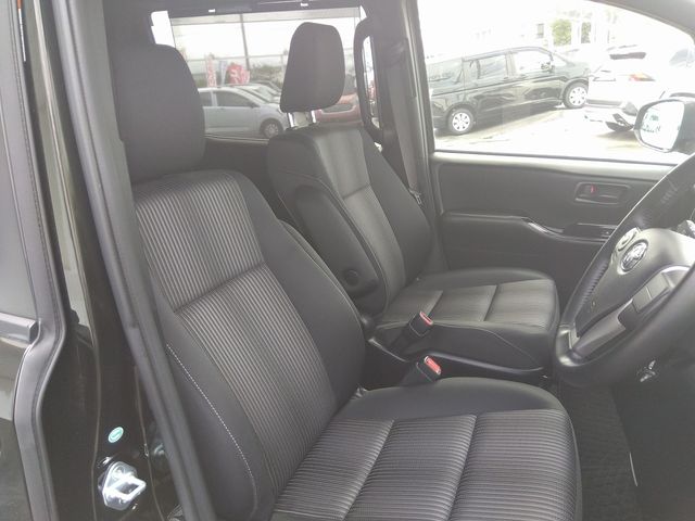 Toyota VOXY 2017-08 20402-18
