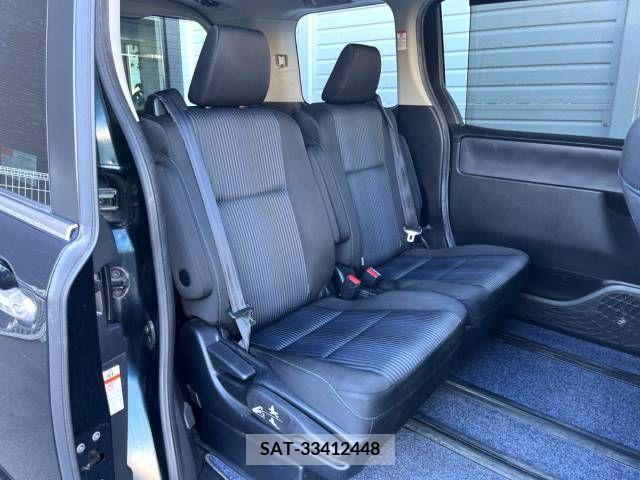 Toyota VOXY 2015-09 370484-9