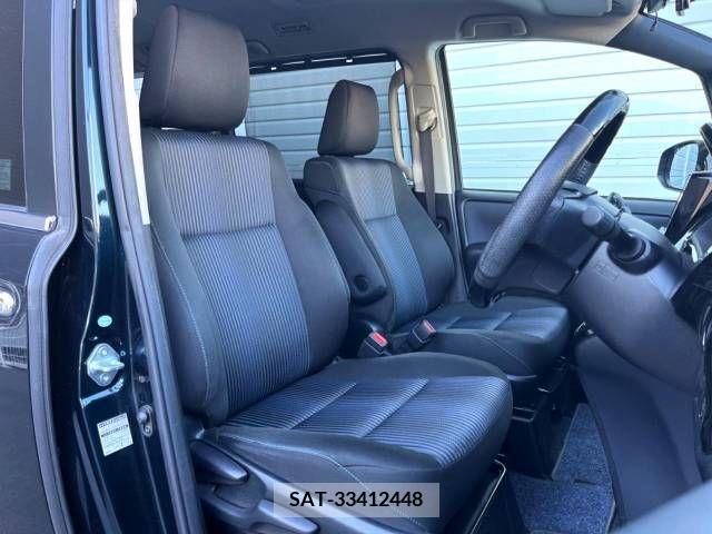 Toyota VOXY 2015-09 370484-8