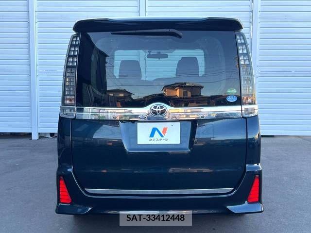 Toyota VOXY 2015-09 370484-16