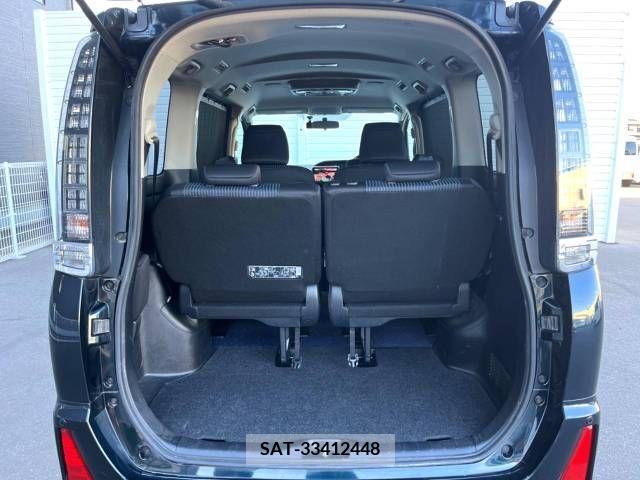Toyota VOXY 2015-09 370484-11