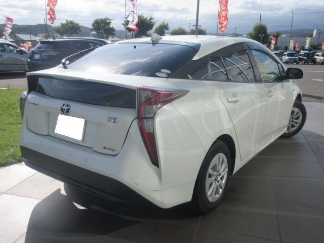 Toyota PRIUS 2017-05 21768-1