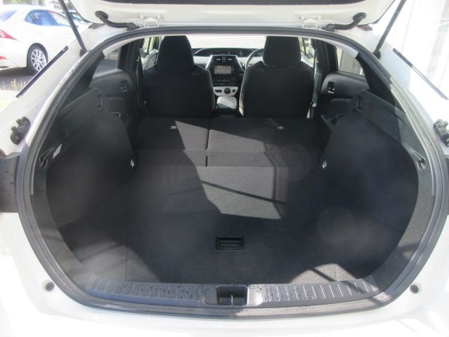 Toyota PRIUS 2017-05 21768-9
