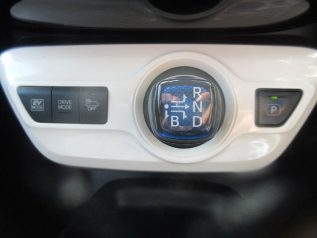 Toyota PRIUS 2017-05 21768-15