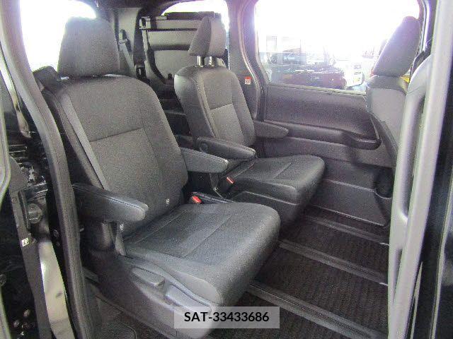 Toyota NOAH 2022-07 279483-3
