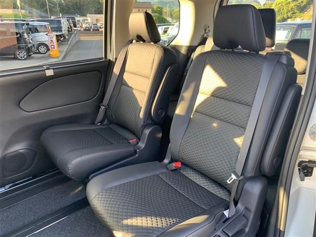 Nissan SERENA 2022-08 8429-3