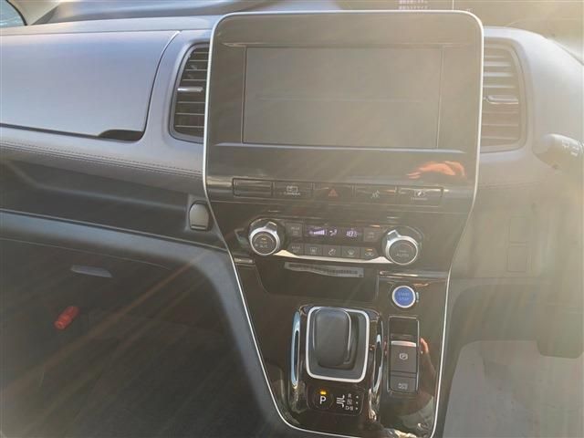 Nissan SERENA 2022-08 8429-17