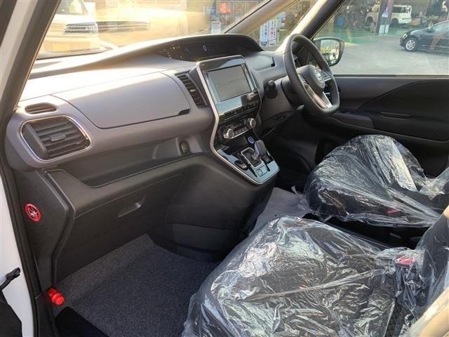 Nissan SERENA 2022-08 8429-27