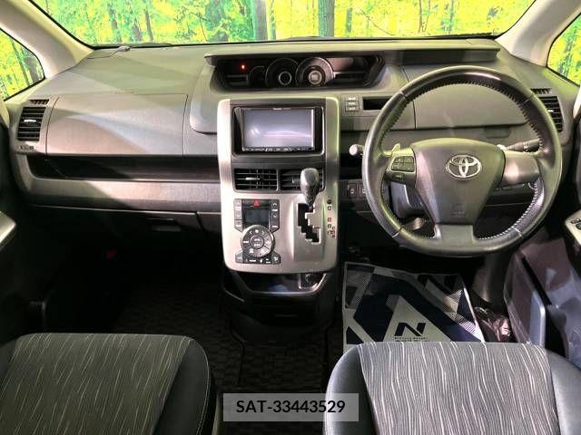 Toyota VOXY 2012-01 375855-1