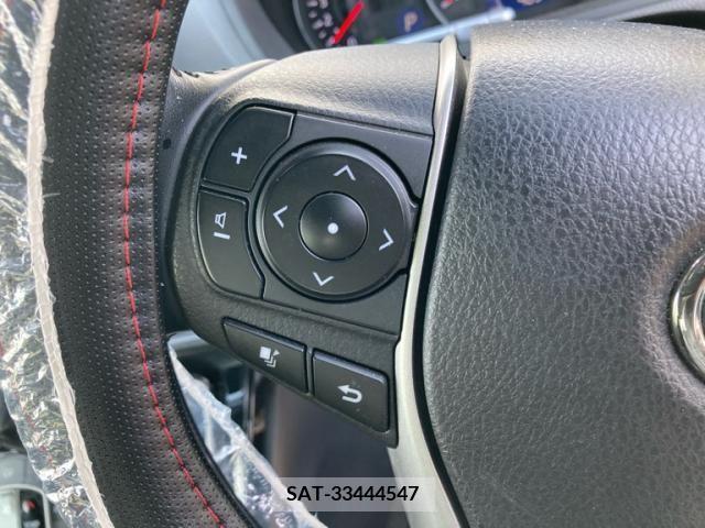 Toyota NOAH 2018-01 392842-10